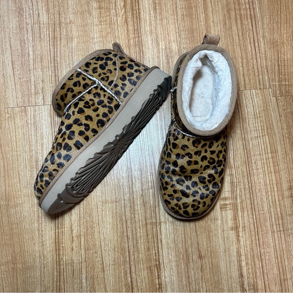 Ugg Shorty Calf Hair Leopard Print Mini Boots - Picture 4 of 13